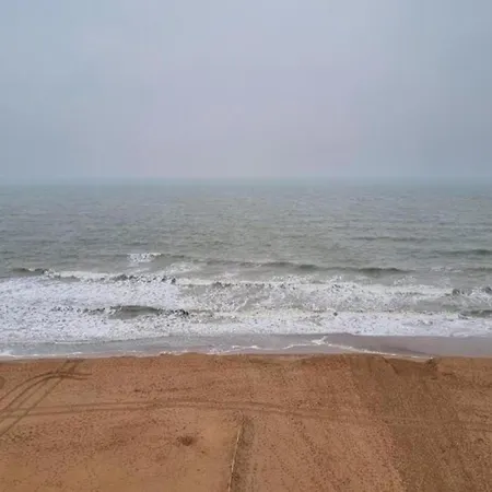 Les Vagues 20 With Fantastic Sea View Koksijde